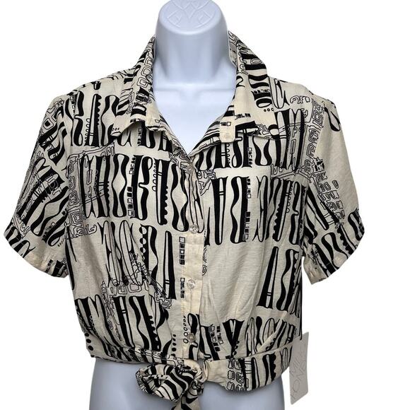 Milk + Honey Black and White Patterned Button-Up Shirt - Picture 1 of 8